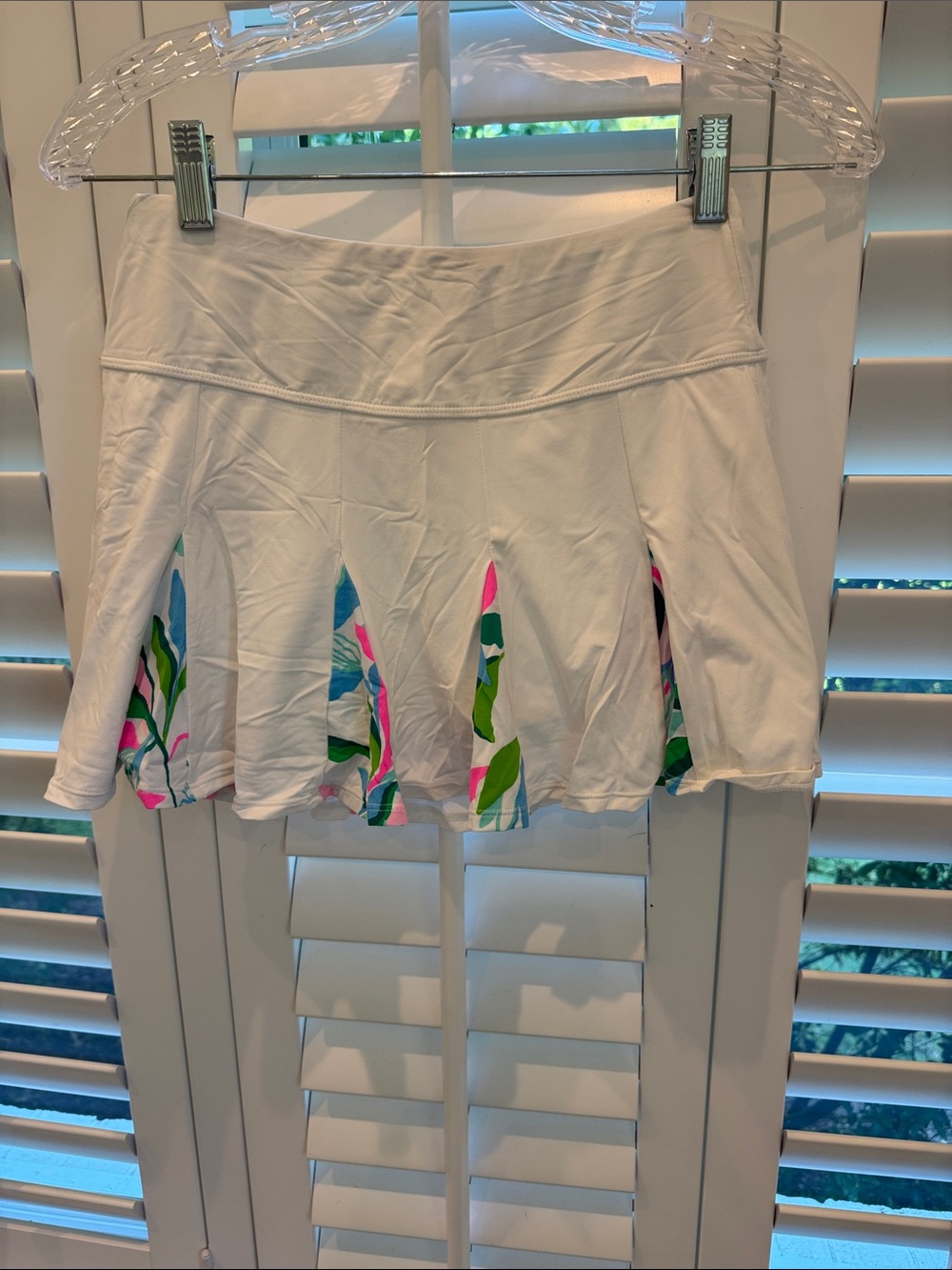 Lilly Pulitzer Cassata Luxletic Skort in Resort White and Holding Court - Picture 3 of 4